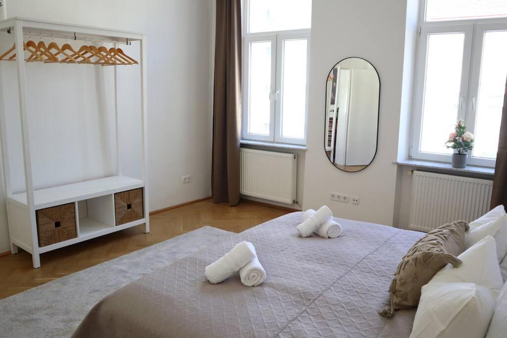 Bloom - Cozy Apartment, 5 Stops To City Center Wien Eksteriør bilde