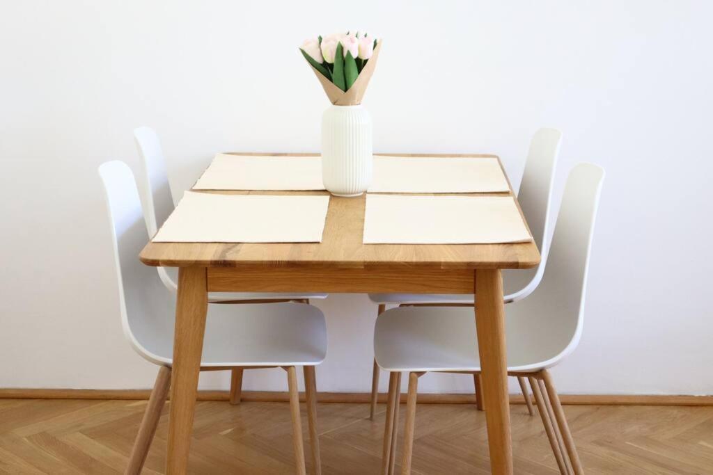 Bloom - Cozy Apartment, 5 Stops To City Center Wien Eksteriør bilde
