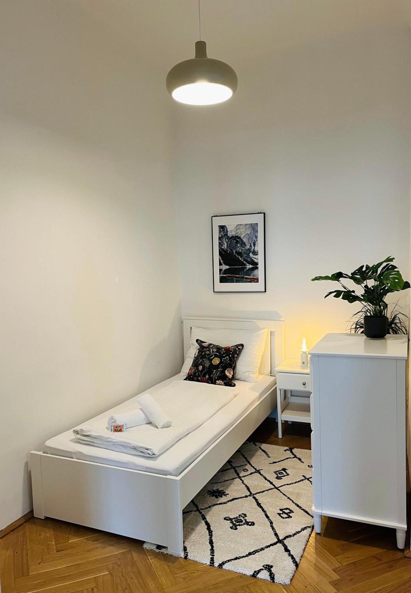 Bloom - Cozy Apartment, 5 Stops To City Center Wien Eksteriør bilde